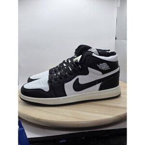 Nike Black and White Athletic Shoes